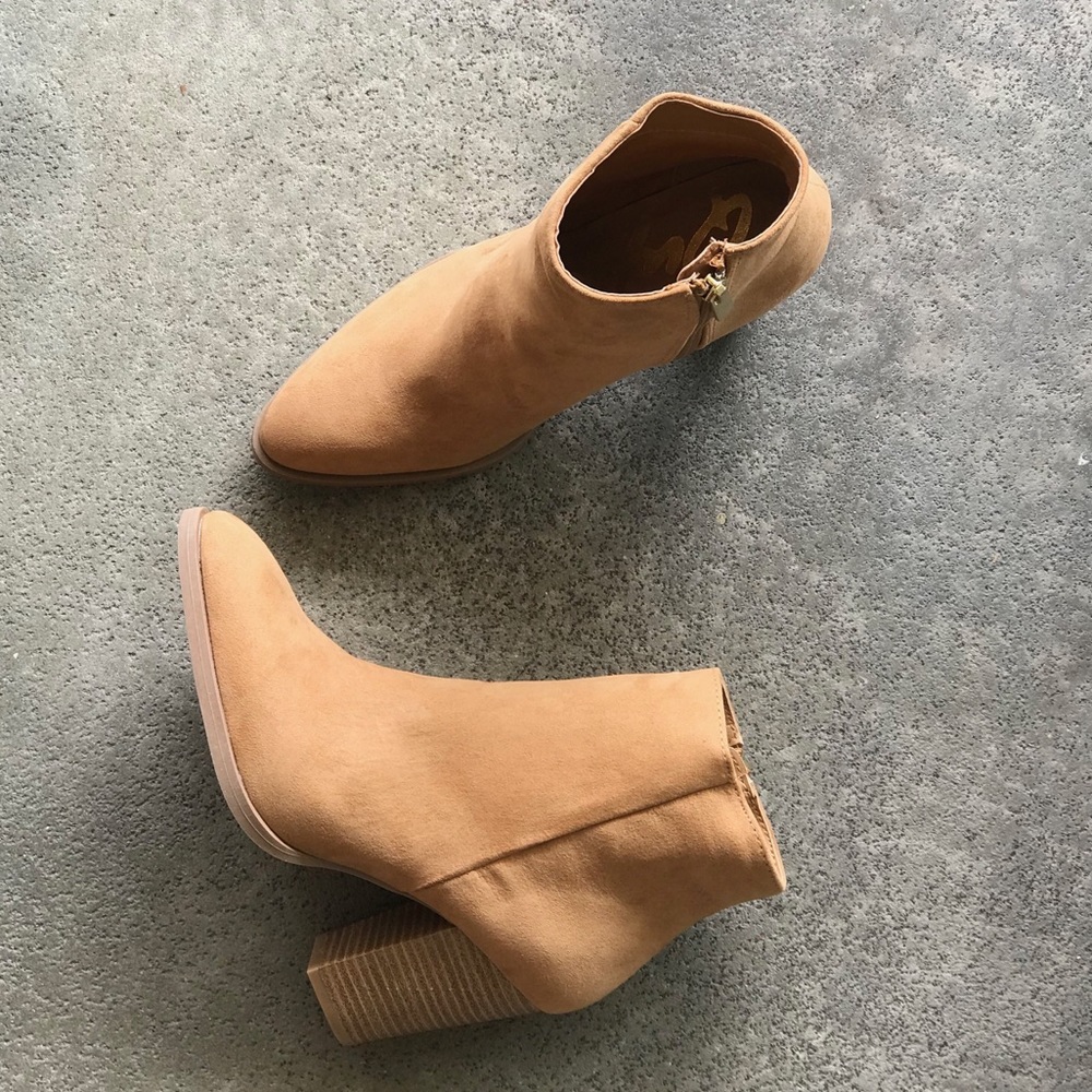 1 Left! Qupid Tiber Camel Suede Wood Heeled Bootie - Picture 2 of 8